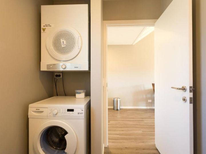 Cottage: laundry